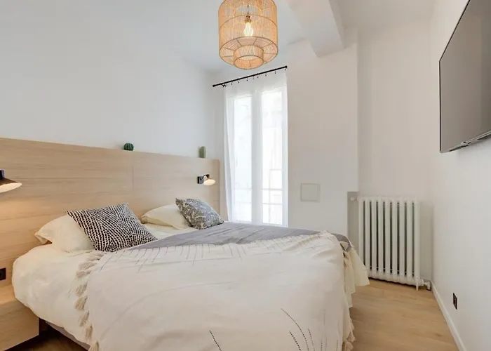 Magnificent Renovated 4-Room Apartment - Croisette Carre D\'Or